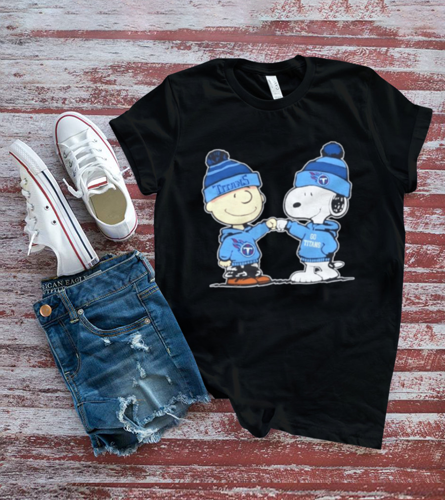 Peanuts Charlie Brown Snoopy Fist Bump Tennessee Titans Football Go Titans T-Shirt
