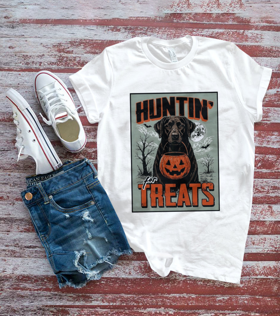 Black Labrador Huntin' For Treats Halloween Dog Moon And Jack O' Lantern T-Shirt