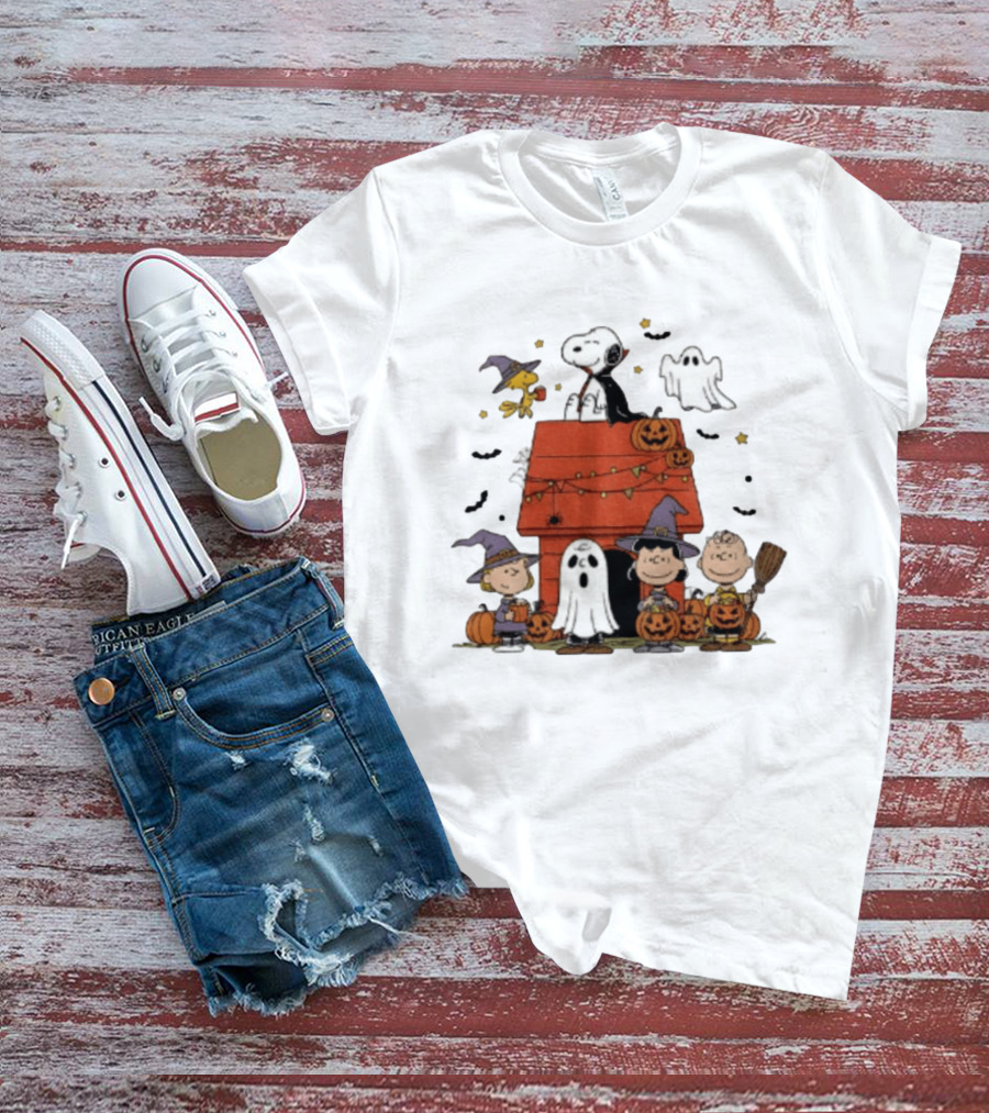 Snoopy Halloween Woodstock Ghost Pumpkins Charlie Brown Lucy 2025 T-Shirt
