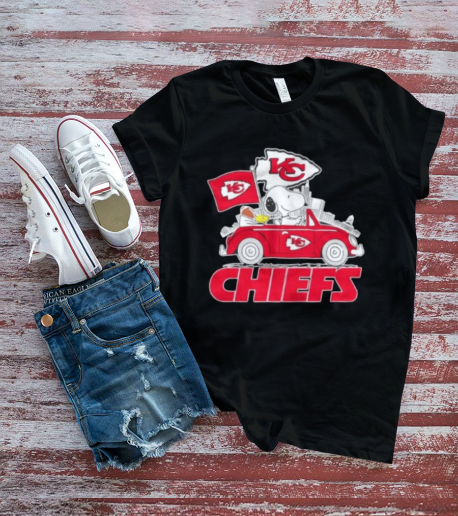 Snoopy Driving Kansas City Chiefs Car With Skyline And Flag T-Shirt