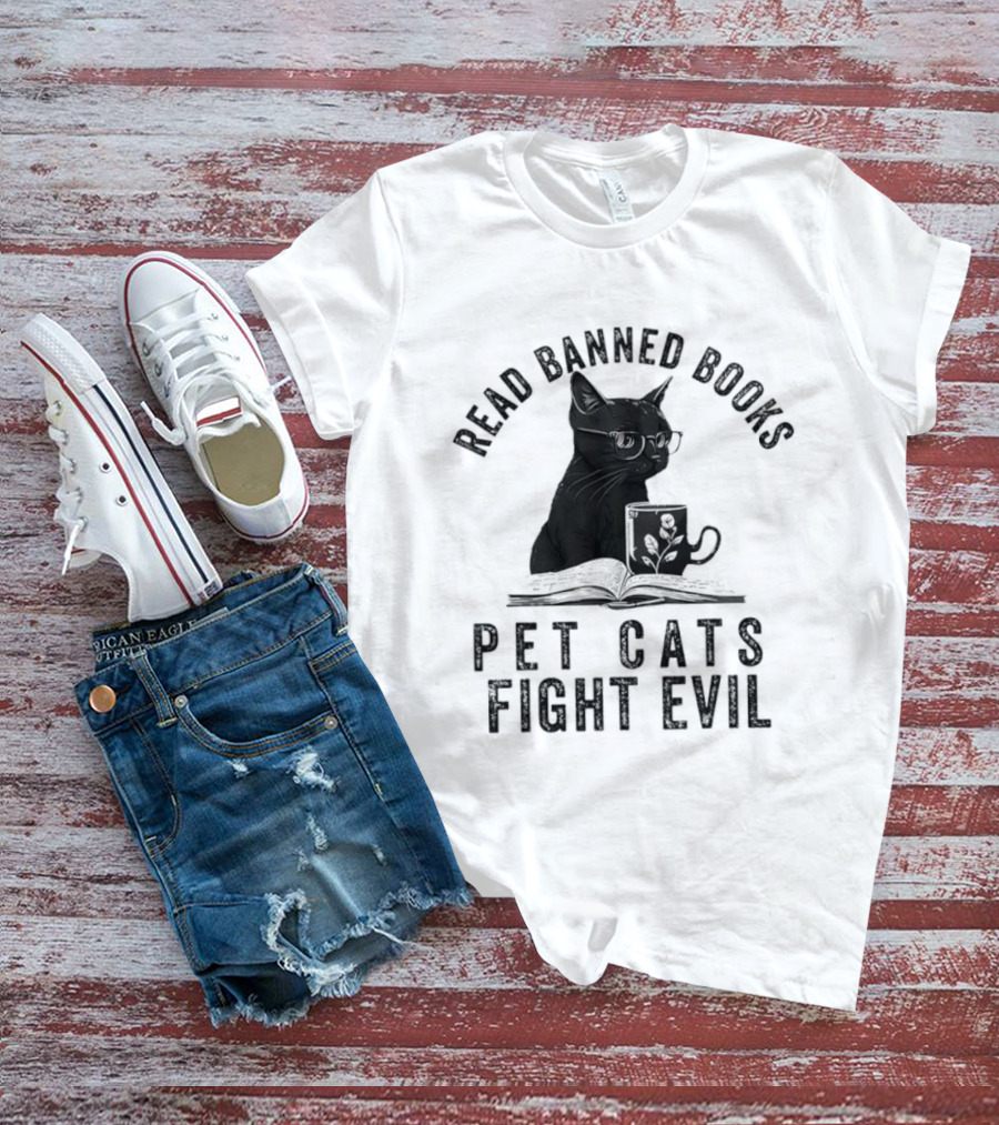 Read Banned Books Pet Cats Fight Evil Black Cat Reading T-Shirt