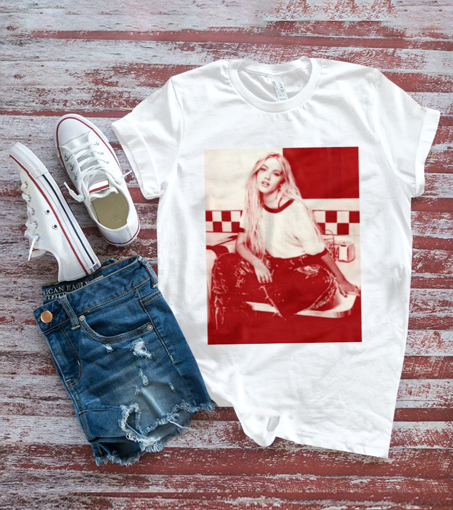 Freya Skye Store Bad Taste Photo Retro Vibe Outfit With Distressed Jeans And Casual Raglan Top In Diner Setting T-Shirt