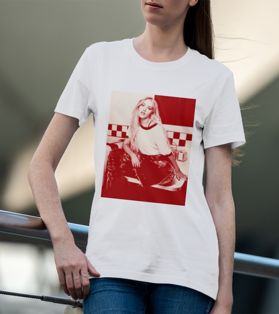Freya Skye Store Bad Taste Photo Retro Vibe Outfit With Distressed Jeans And Casual Raglan Top In Diner Setting T-Shirt