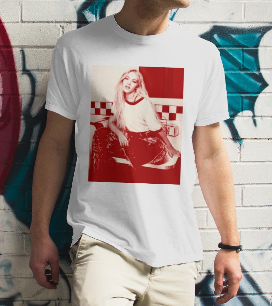 Freya Skye Store Bad Taste Photo Retro Vibe Outfit With Distressed Jeans And Casual Raglan Top In Diner Setting T-Shirt