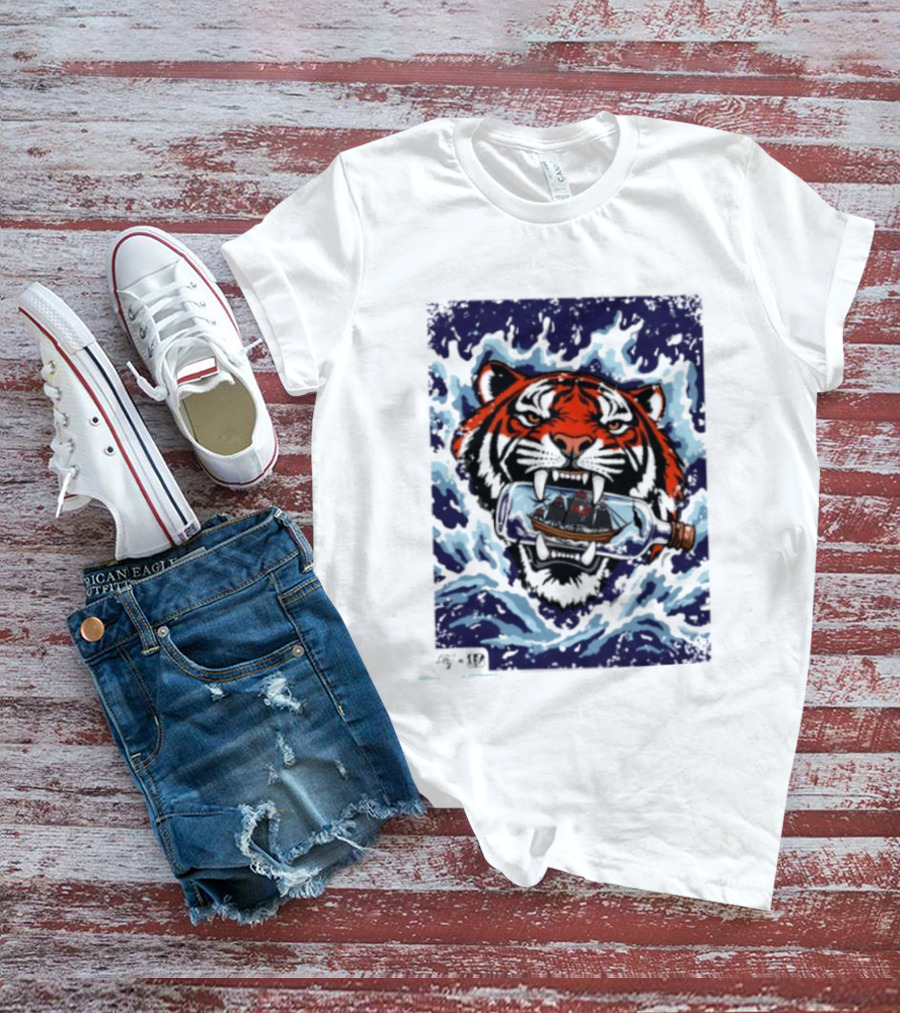 Cincinnati Bengals Vs Tampa Bay Buccaneers Tiger Ship Ocean Clash T-Shirt