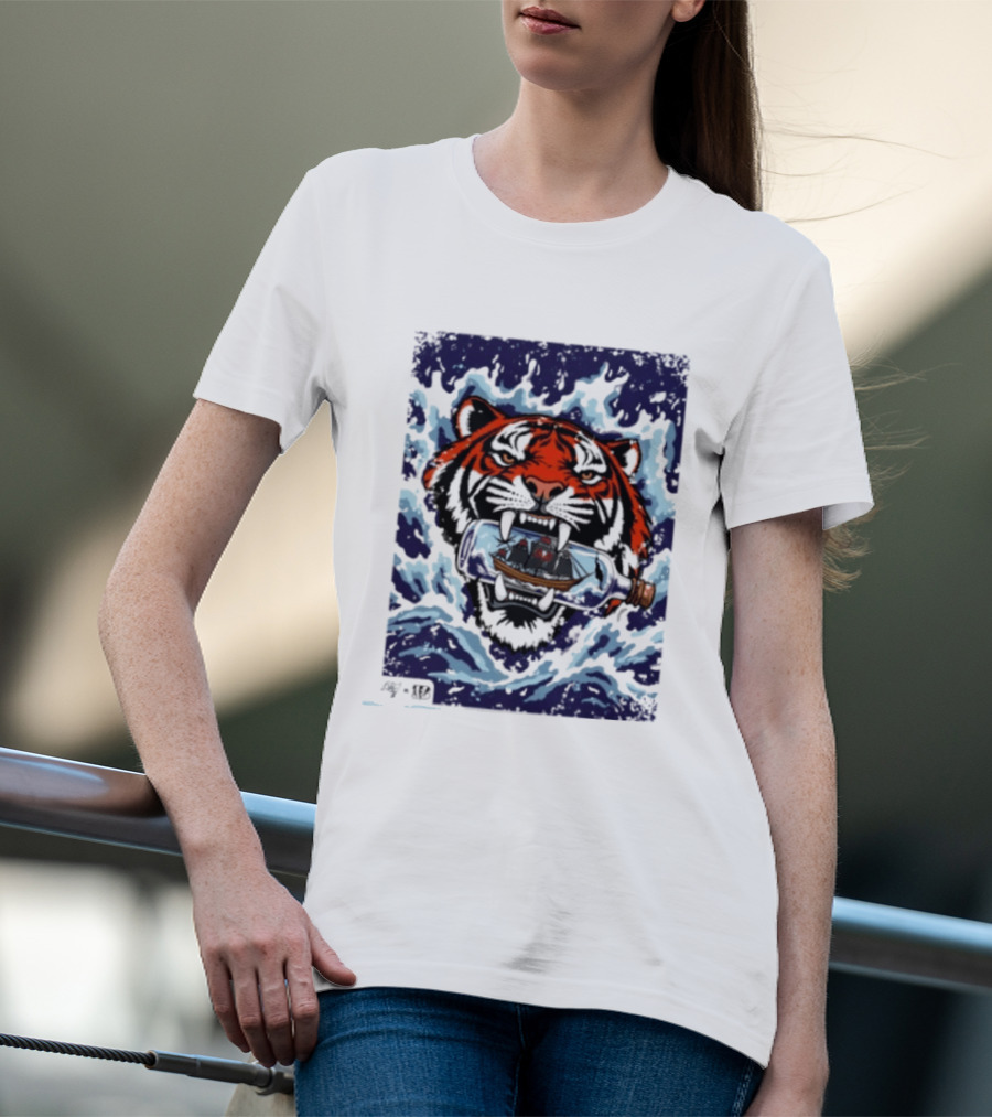 Cincinnati Bengals Vs Tampa Bay Buccaneers Tiger Ship Ocean Clash T-Shirt