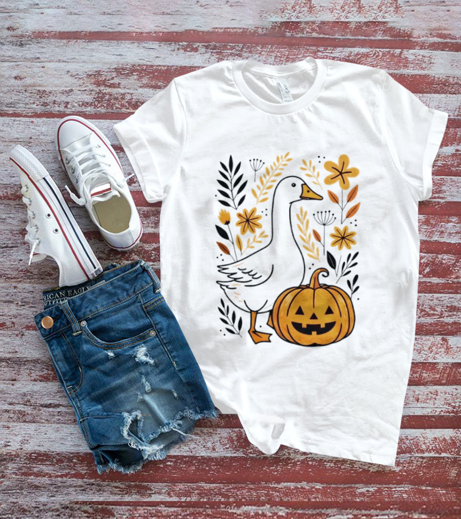Pumpkin Jack O Lantern Goose Fall Farmhouse Floral Halloween T-Shirt