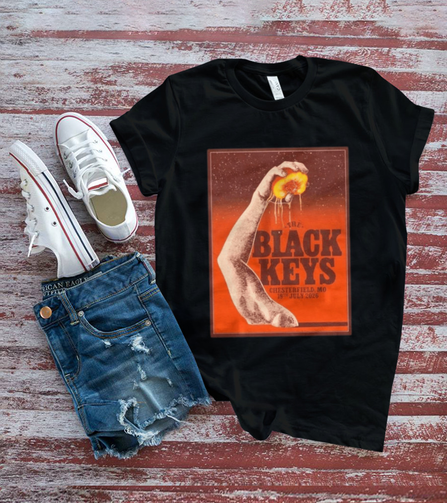 The Black Keys Chesterfield MO July 19 2026 Concert Vintage Hand Holding Peach T-Shirt