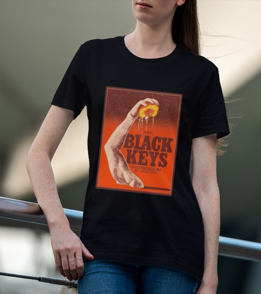 The Black Keys Chesterfield MO July 19 2026 Concert Vintage Hand Holding Peach T-Shirt