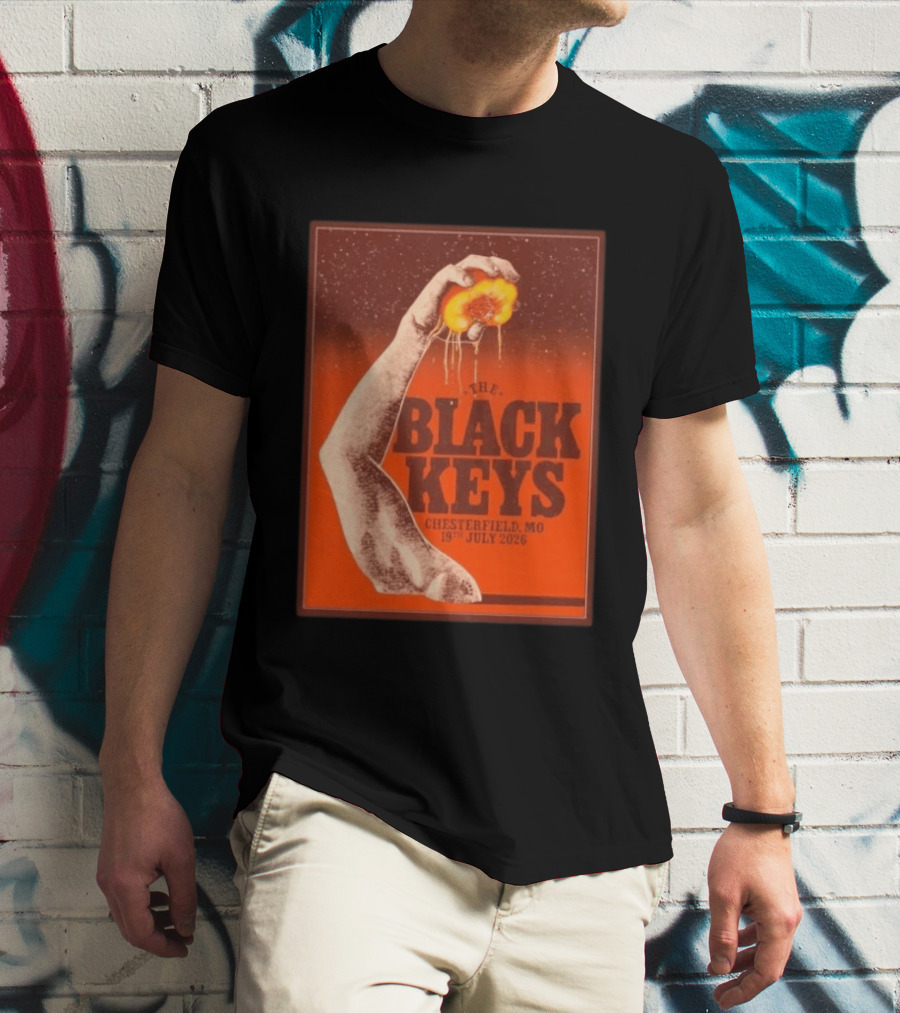 The Black Keys Chesterfield MO July 19 2026 Concert Vintage Hand Holding Peach T-Shirt