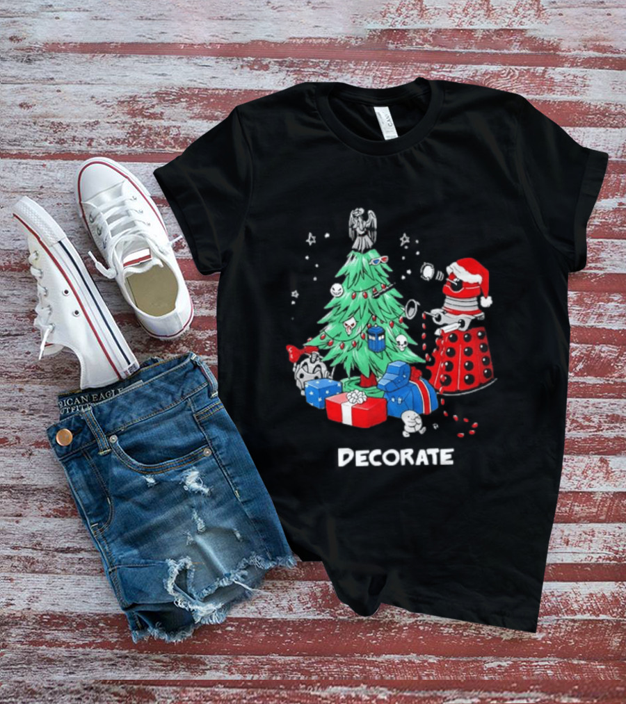 Doctor Who Dalek Christmas Tree Decorate Scene T-Shirt
