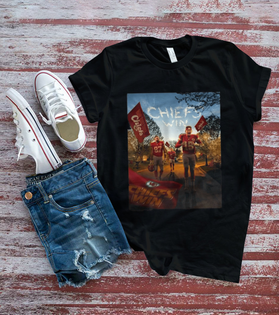 Kansas City Chiefs Winning Moment Patrick Mahomes Travis Kelce Chiefs Win T-Shirt