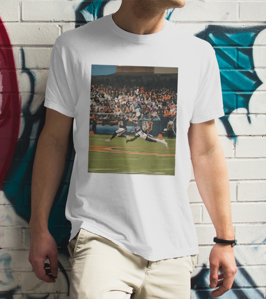 Chicago Bears Vs Minnesota Vikings NFL Game Action Sports Photo T-Shirt