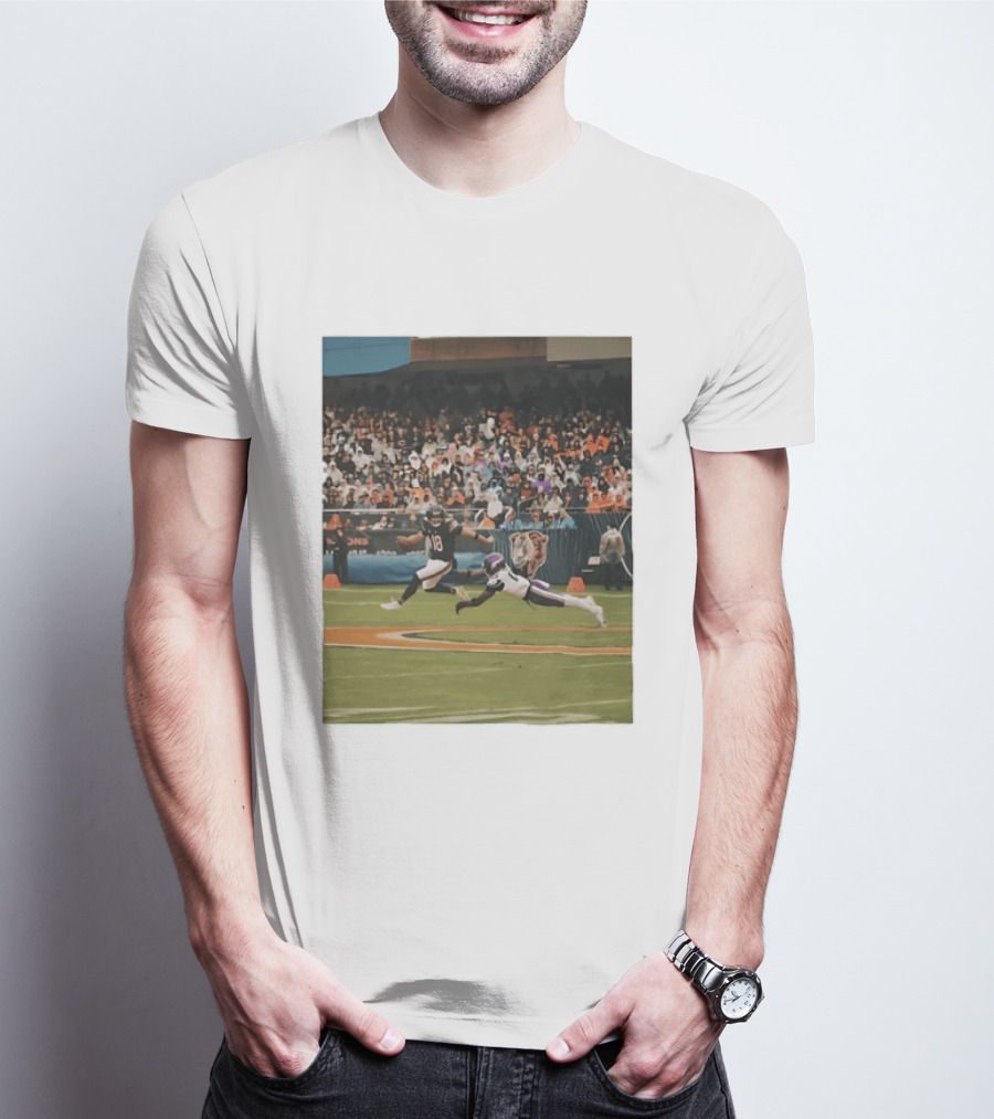Chicago Bears Vs Minnesota Vikings NFL Game Action Sports Photo T-Shirt