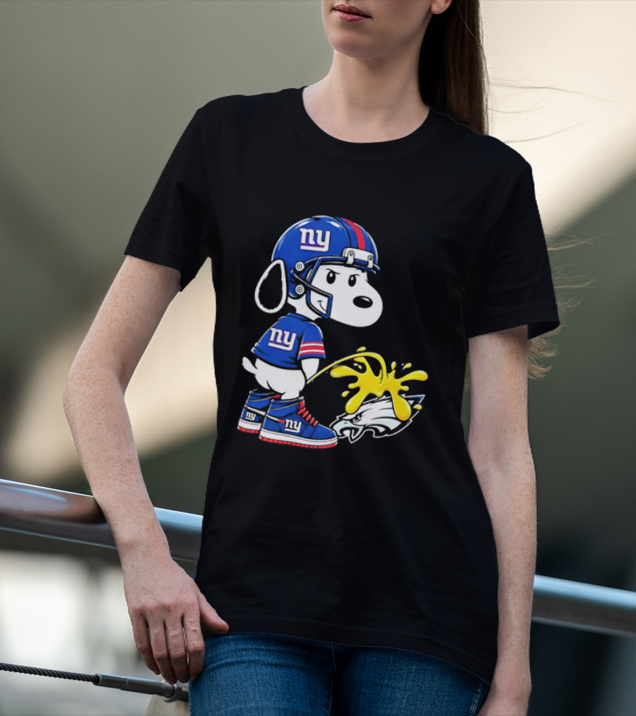 Snoopy New York Giants Pees On Philadelphia Eagles Rivalry T-Shirt