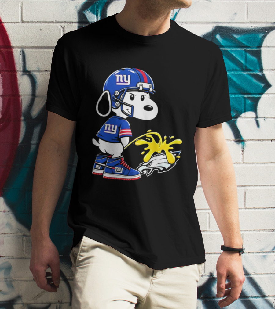 Snoopy New York Giants Pees On Philadelphia Eagles Rivalry T-Shirt