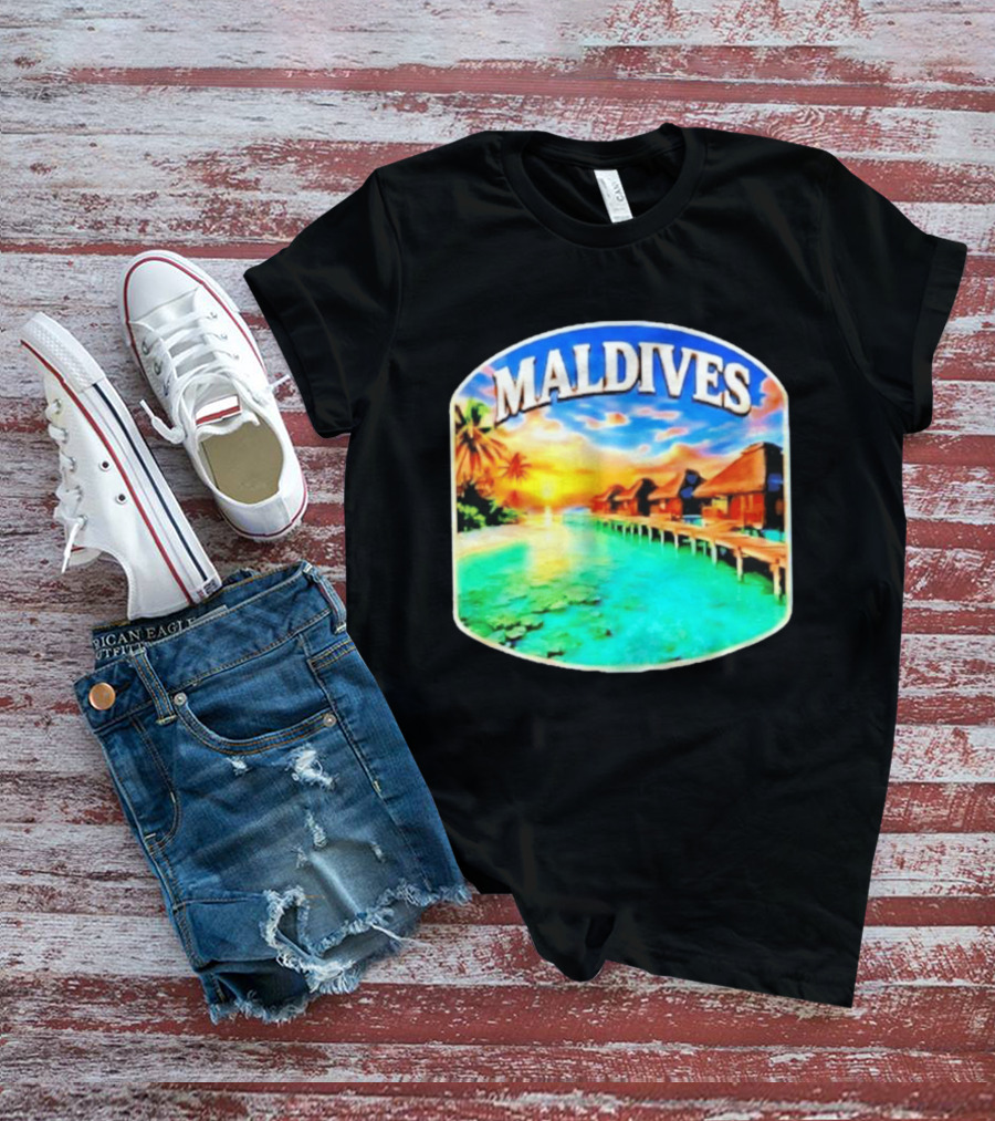 Maldives Tropical Sunset Overwater Bungalows Exquisite Island Escape T-Shirt