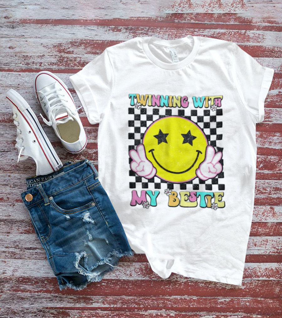 Twinning With My Bestie Yellow Smiley Face Checkered Star Eyes Peace Signs T-Shirt