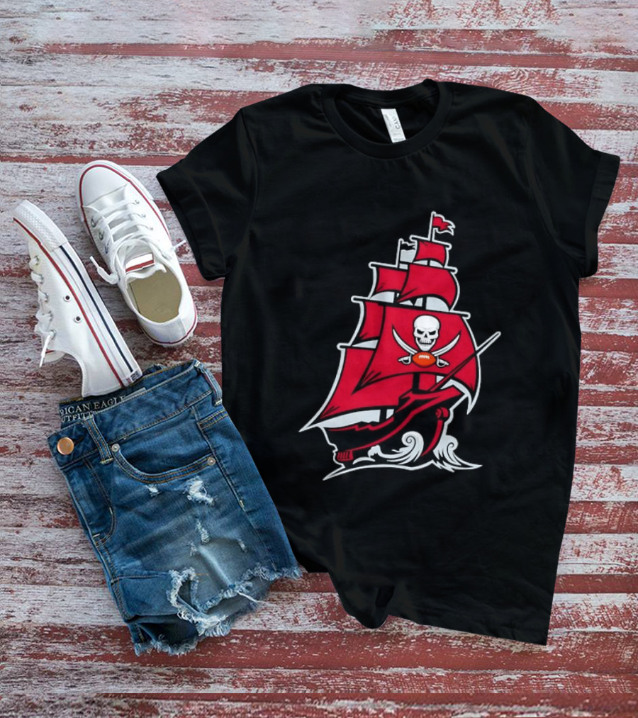 Tampa Bay Buccaneers Pirate Ship Skull Football T-Shirt