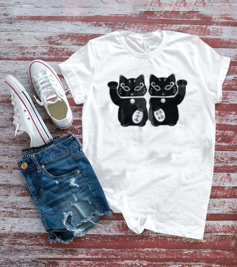Maneki Neko Lucky Black Cat With Coin T-Shirt