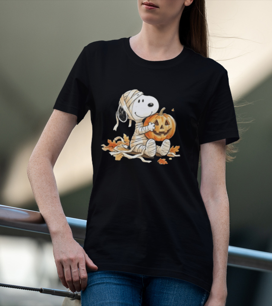 Mummy Snoopy Holding Jack O Lantern Halloween Peanuts Cartoon T-Shirt