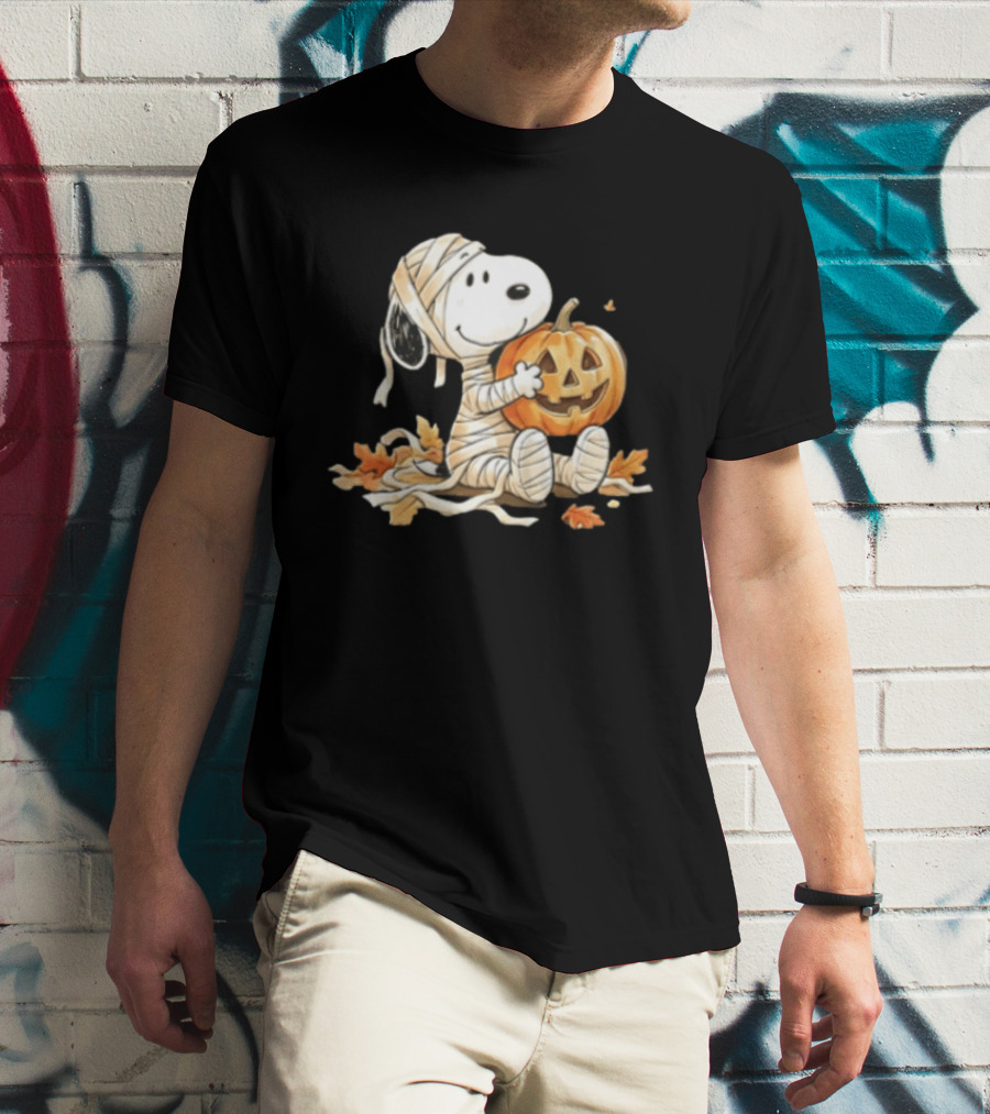Mummy Snoopy Holding Jack O Lantern Halloween Peanuts Cartoon T-Shirt