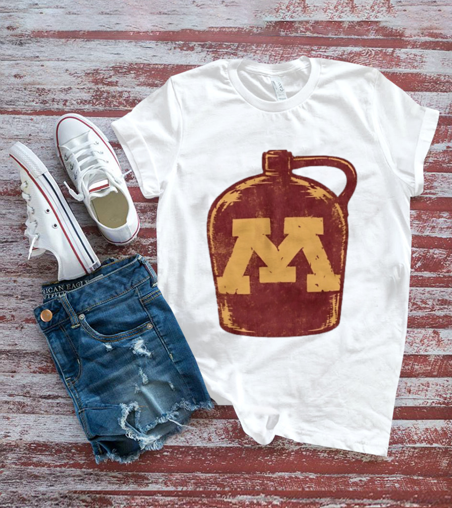 Minnesota Golden Gophers Distressed M Jug T-Shirt