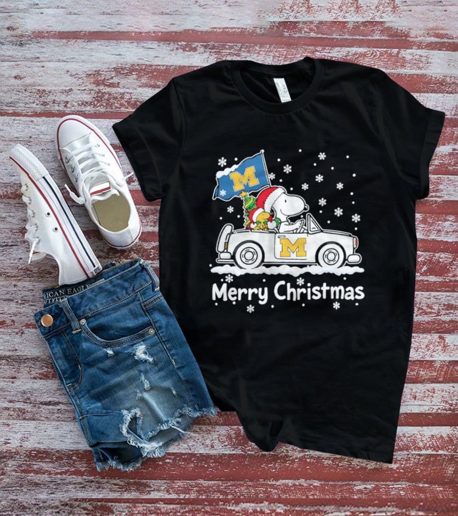 University Of Michigan Wolverines Snoopy Woodstock Christmas Car Flag Snowflakes T-Shirt