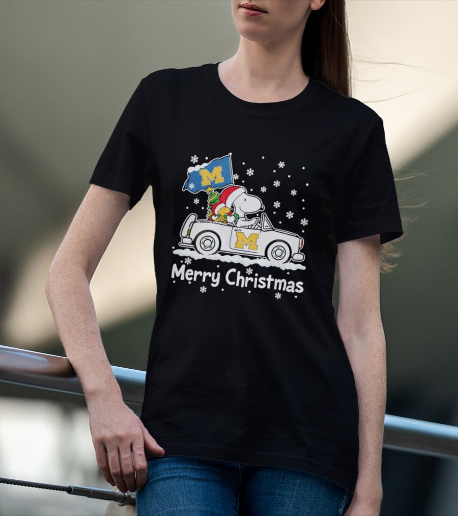 University Of Michigan Wolverines Snoopy Woodstock Christmas Car Flag Snowflakes T-Shirt
