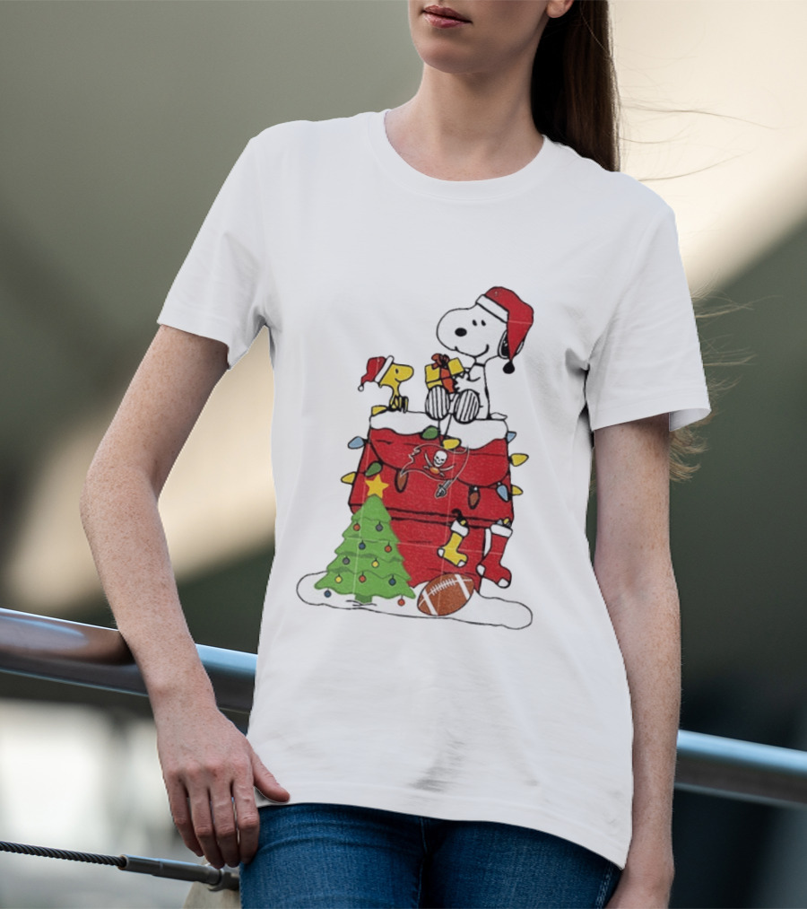 Snoopy Merry Christmas Tampa Bay Buccaneers 2026 Football Holiday Peanuts Santa Hat T-Shirt