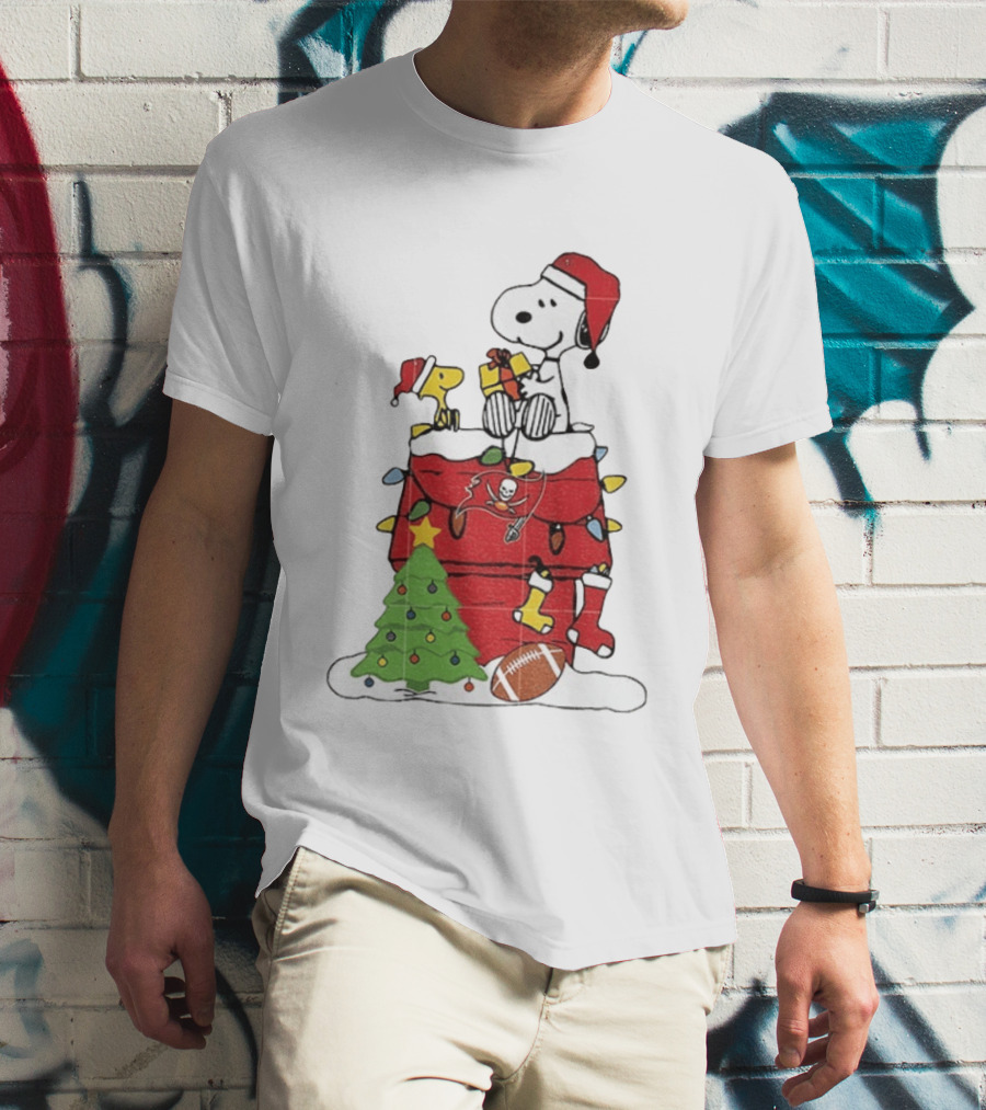 Snoopy Merry Christmas Tampa Bay Buccaneers 2026 Football Holiday Peanuts Santa Hat T-Shirt