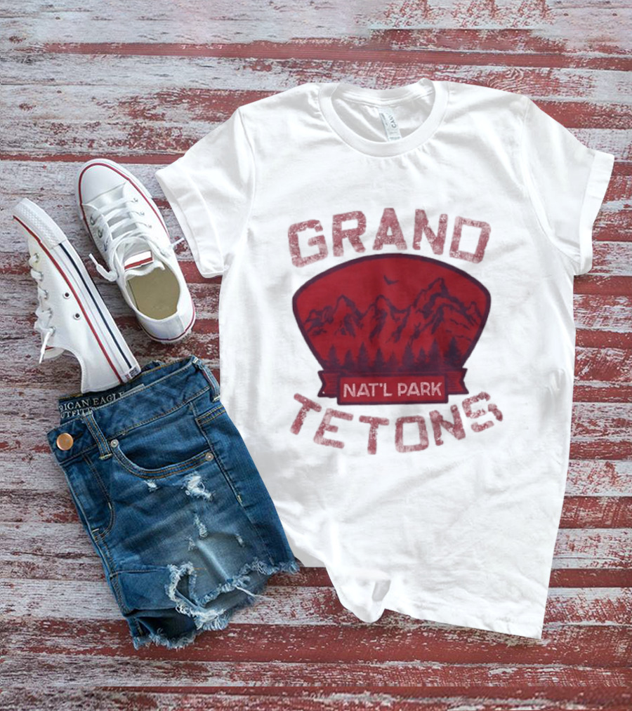 Grand Tetons Nat'l Park Distressed Mountain Landscape T-Shirt