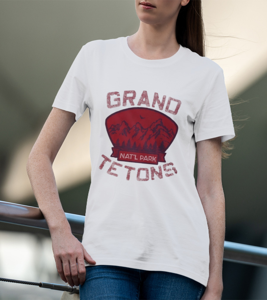 Grand Tetons Nat'l Park Distressed Mountain Landscape T-Shirt