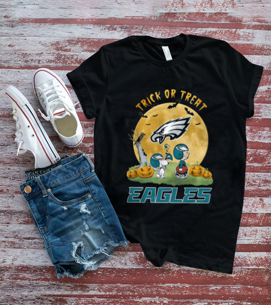 Philadelphia Eagles Trick Or Treat Snoopy Charlie Brown Full Moon Pumpkins T-Shirt
