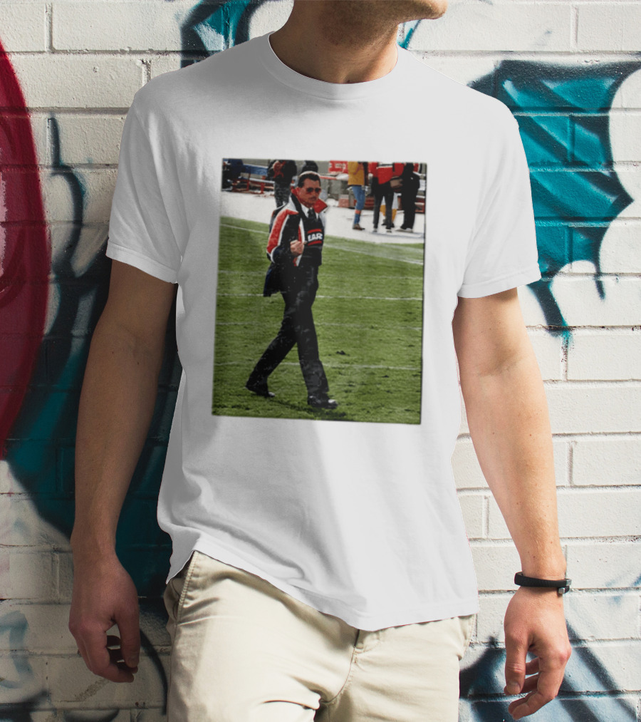 Mike Ditka Chicago Bears Coach Iconic Sideline Moment T-Shirt
