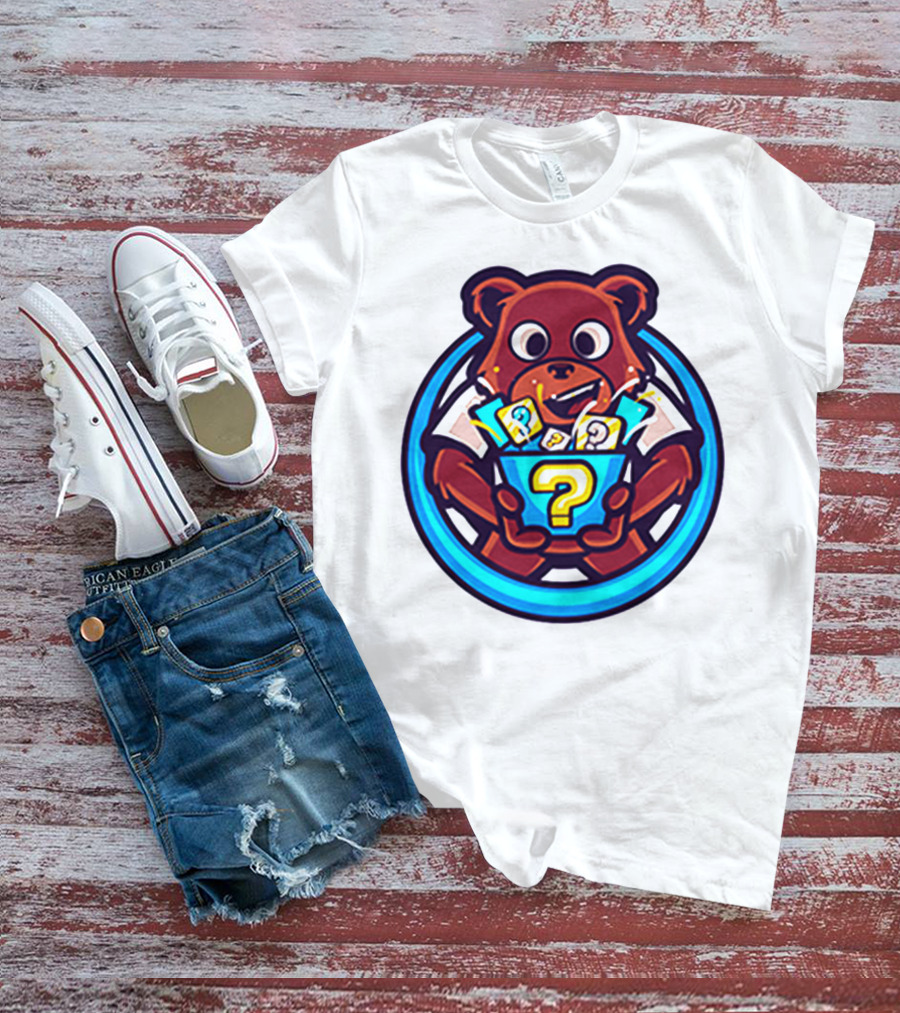 Der Merch Bear Holding Mystery Question Mark Box T-Shirt
