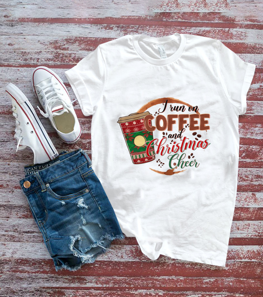 I Run On Coffee And Christmas Cheer Festive Holiday Coffee Cup T-Shirt