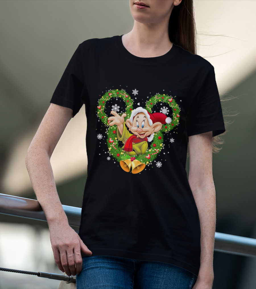 Dopey Christmas Disney Wreath Snowflakes And Santa Hat T-Shirt