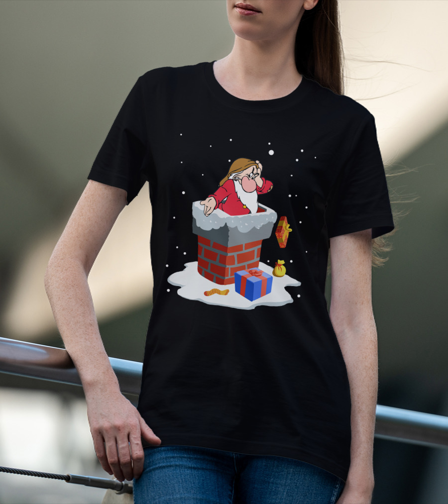 Grumpy Dwarf Stuck In Chimney With Christmas Gifts Snow Scene T-Shirt