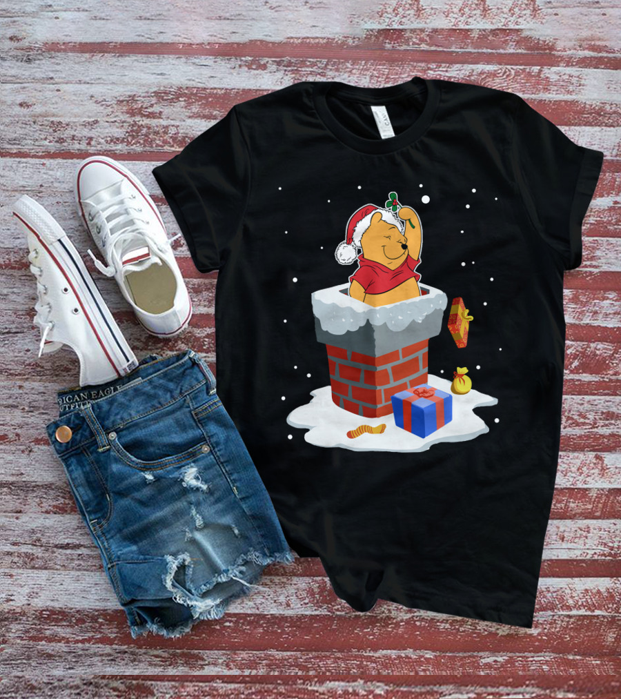 Pooh Chimney Santa Hat Holiday Mistletoe T-Shirt