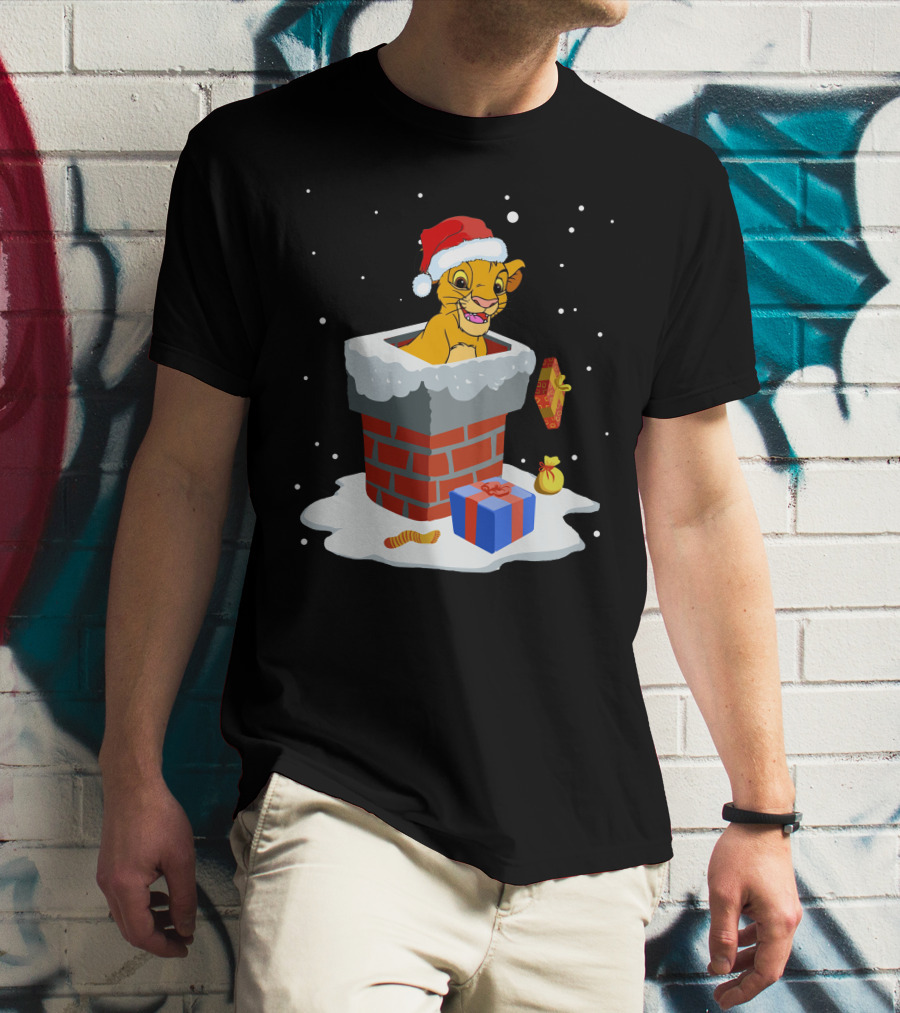 Simba In Santa Hat Popping Out Of Chimney With Christmas Gifts T-Shirt