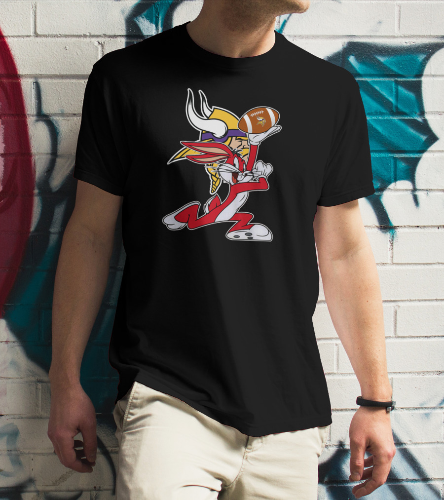 Minnesota Vikings Bugs Bunny Holding Football T-Shirt