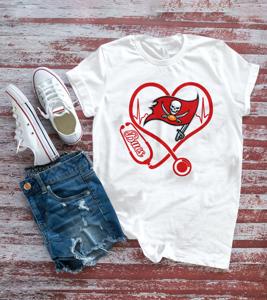 Nurse Heartbeat Love Bucs Tampa Bay Buccaneers Stethoscope Flag T-Shirt