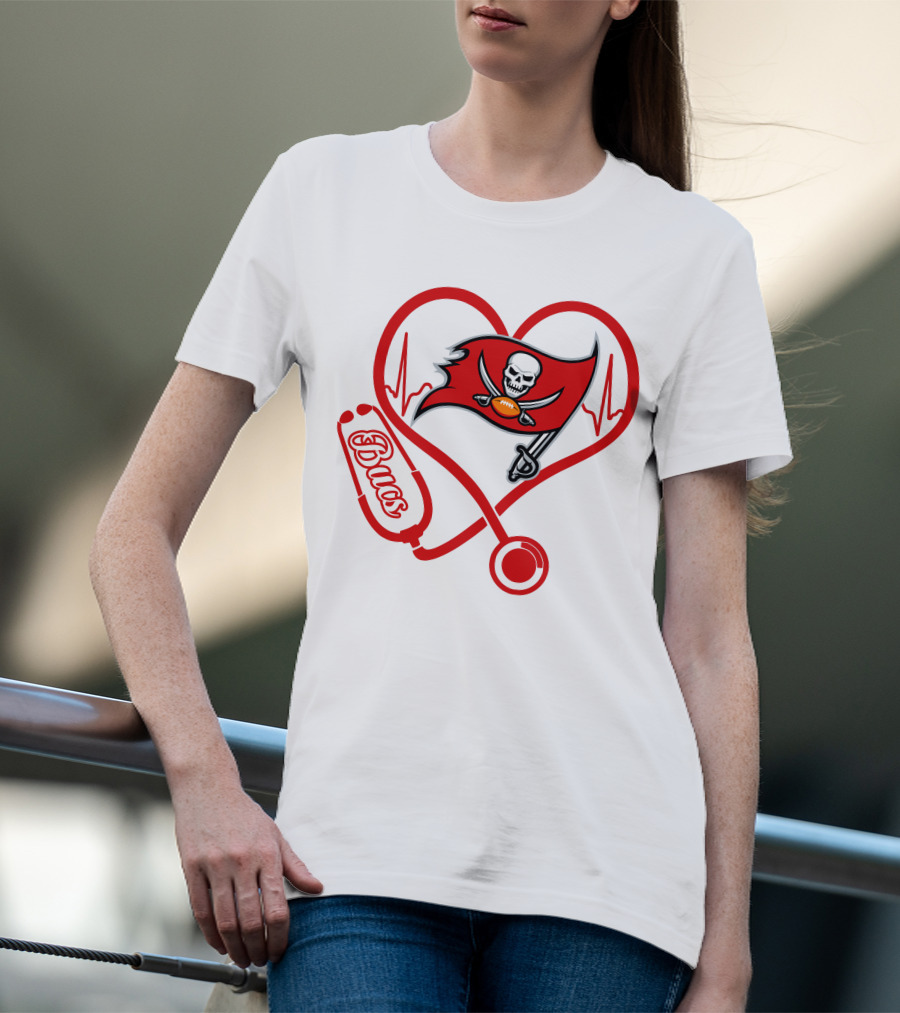 Nurse Heartbeat Love Bucs Tampa Bay Buccaneers Stethoscope Flag T-Shirt