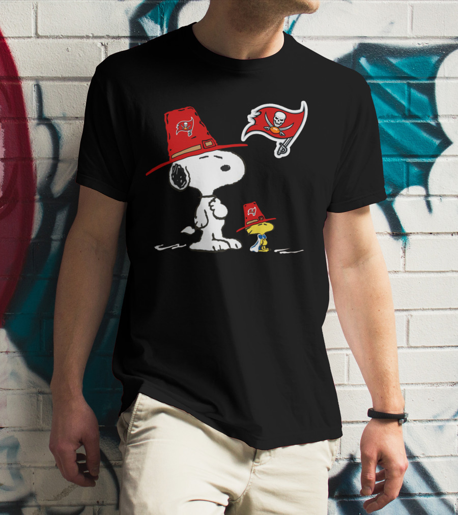 Buccaneers Snoopy And Woodstock With Tampa Bay Flag T-Shirt