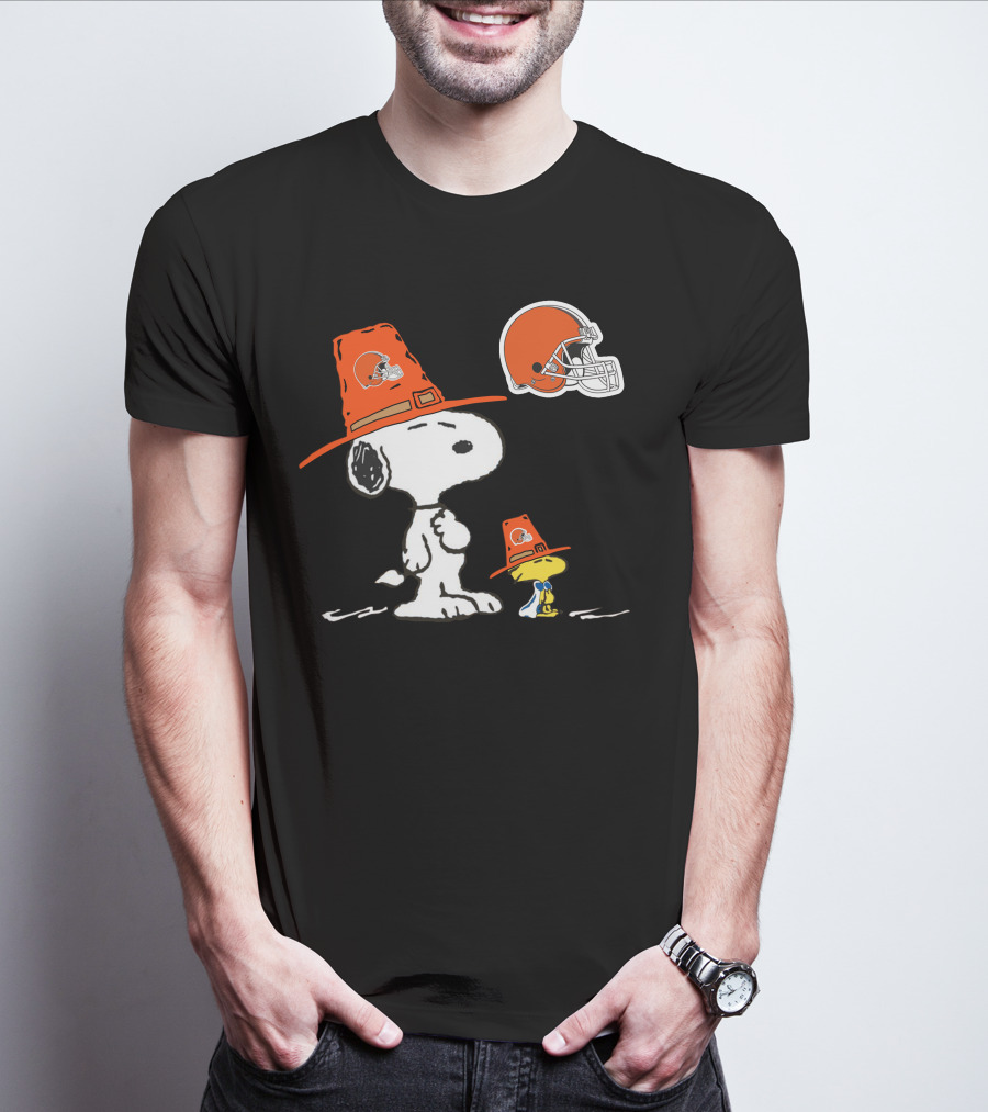 Browns Snoopy And Woodstock Pilgrim Hats Nfl Football Helmet T-Shirt