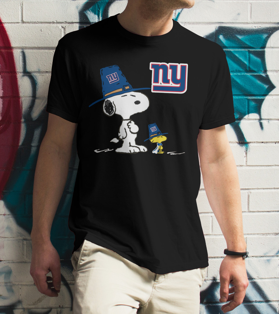 New York Giants Snoopy And Woodstock With Big Blue Hat T-Shirt