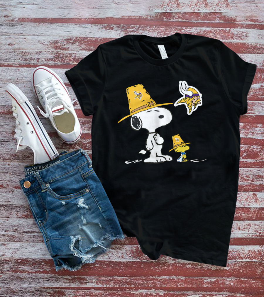 Vikings Snoopy And Woodstock Pilgrim Hats Nfl Mascot T-Shirt