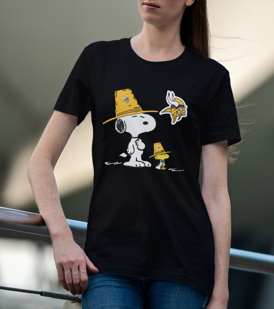 Vikings Snoopy And Woodstock Pilgrim Hats Nfl Mascot T-Shirt