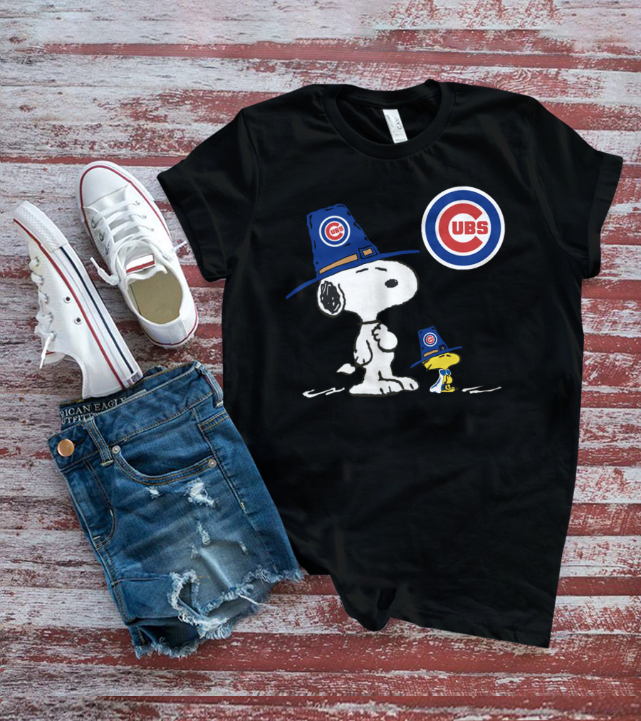 Chicago Cubs Snoopy Woodstock Pilgrim Hat T-Shirt